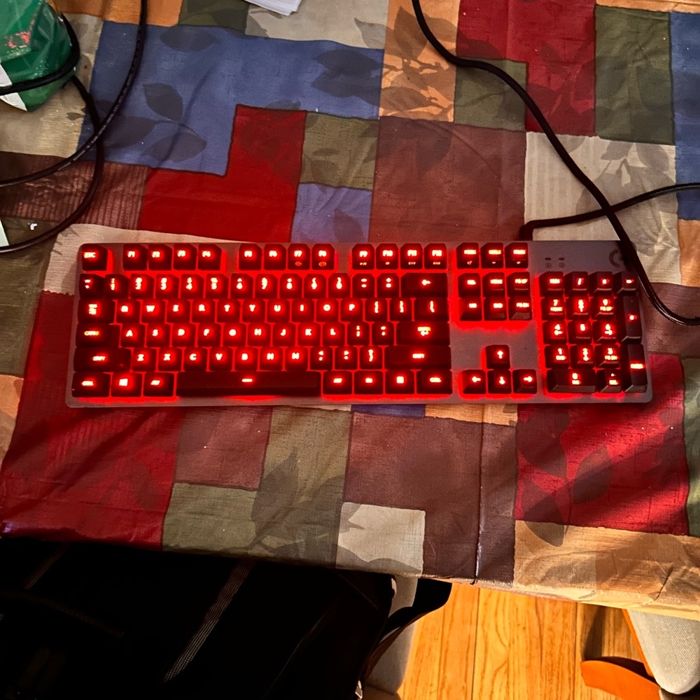 Gaming keyboard, red leds, used but in great condition